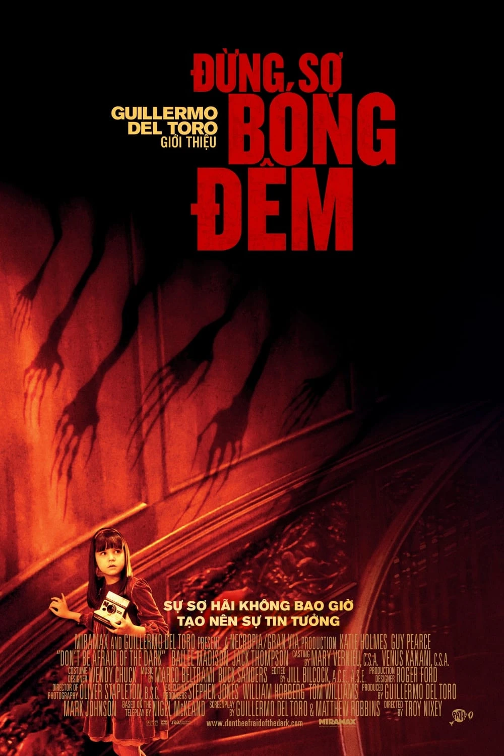 Xem phim Đừng Sợ Bóng Đêm - Don't Be Afraid of the Dark